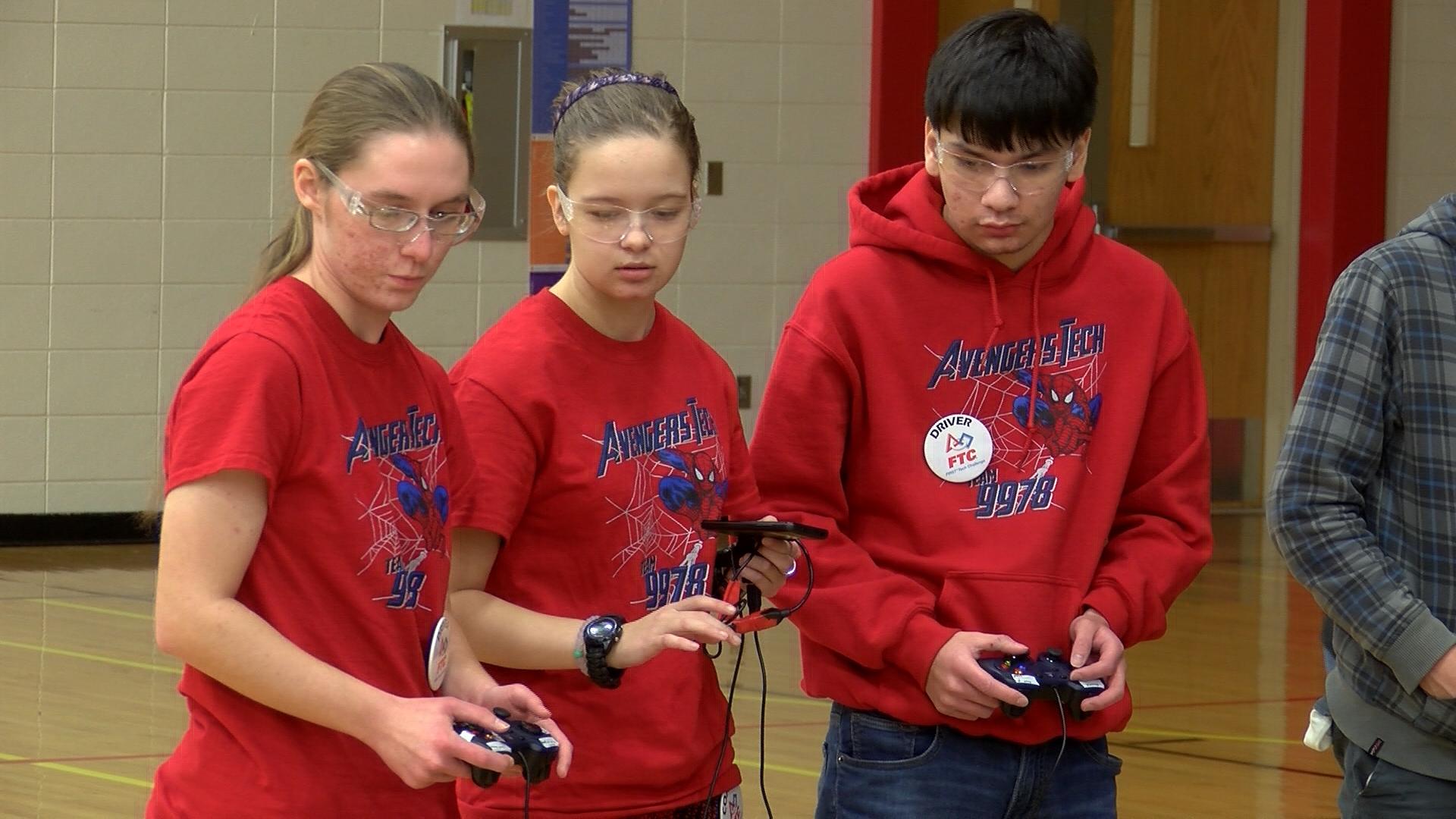 High school students battle in robots competition